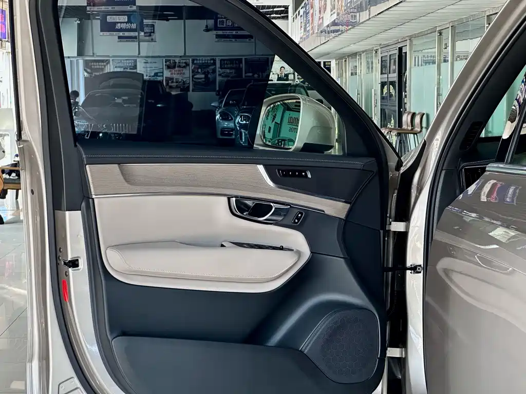 Volvo XC90 — миниатюра 14