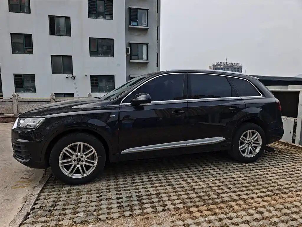 Audi Q7 — миниатюра 4
