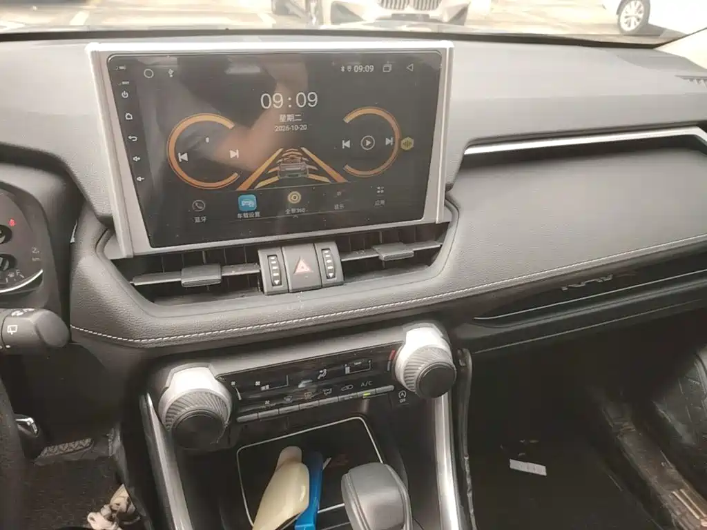 Toyota RAV4 — миниатюра 13