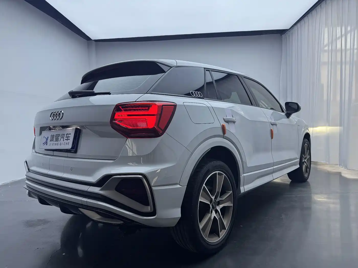 Audi Q2L