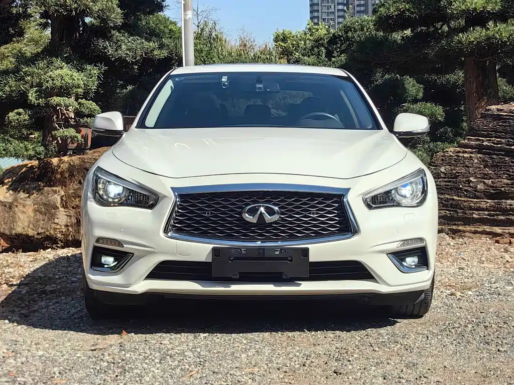 INFINITI Q50L