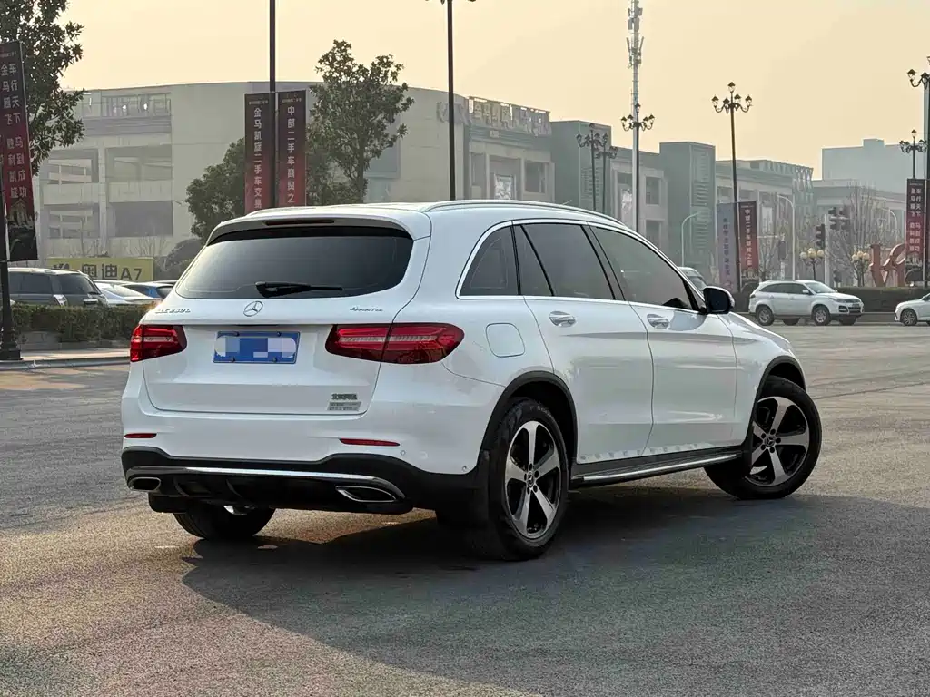 MERCEDES-BENZ GLC