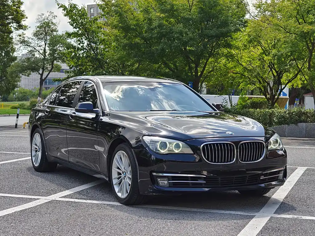 BMW 7 Series — миниатюра 3