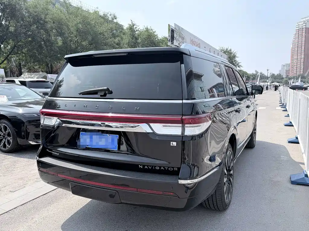 Lincoln Navigator — миниатюра 17
