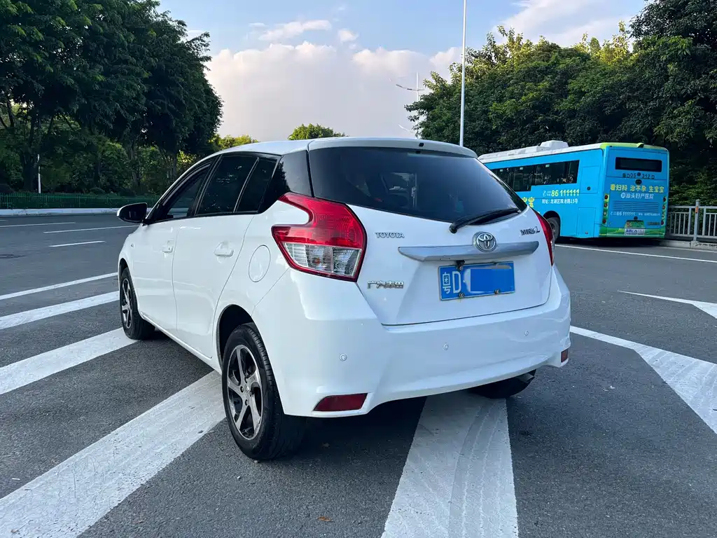 Toyota Yaris L — миниатюра 4