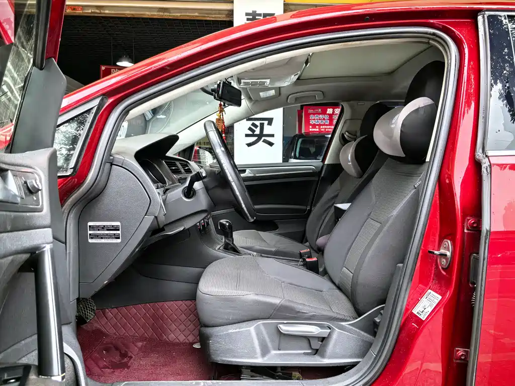 Volkswagen Golf 2015 1.6L AT Comfort
