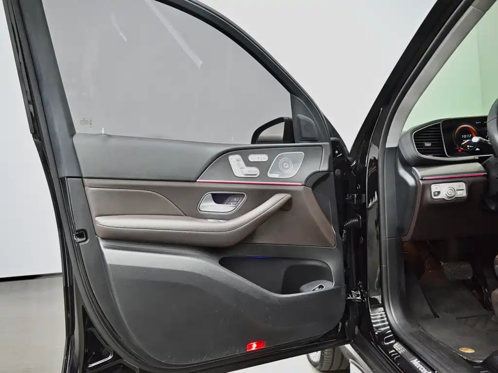 Mercedes-Benz GLE (Import) — миниатюра 20