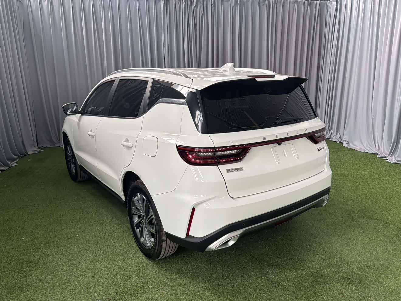 Geely Emgrand X6 1.4 л 2022 г. Белый, пробег 18000 км