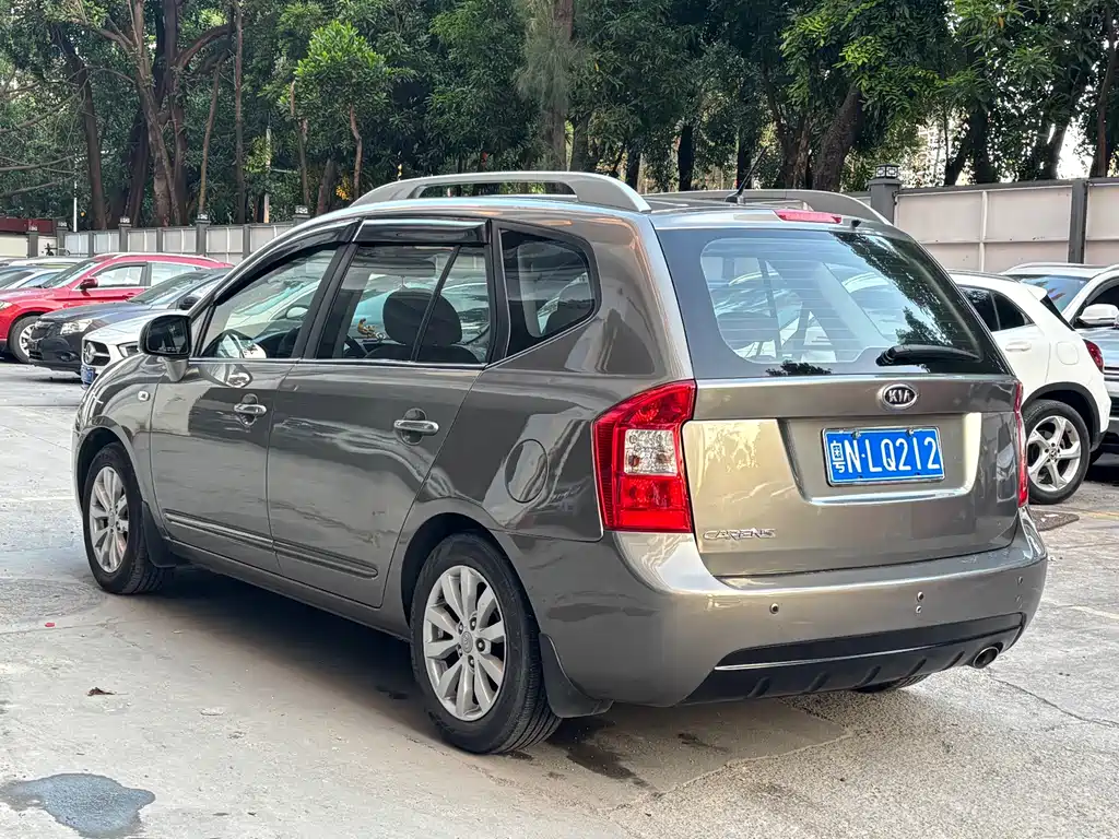 Kia Carens — миниатюра 5