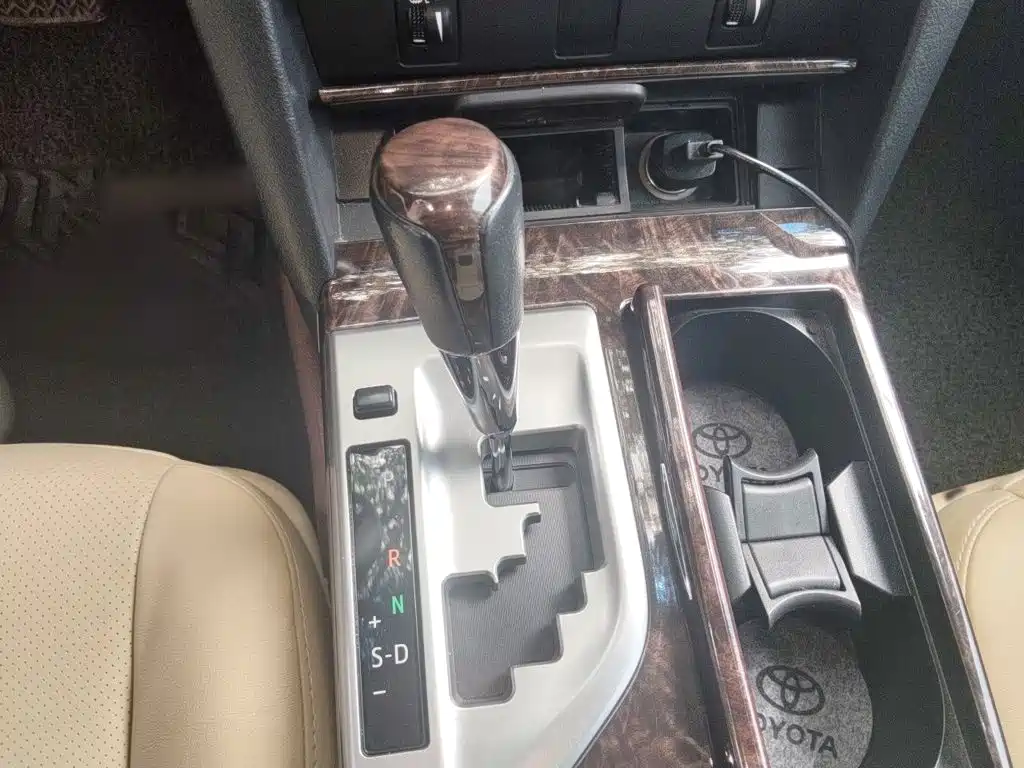 Toyota Camry 2015 2.0G Lead