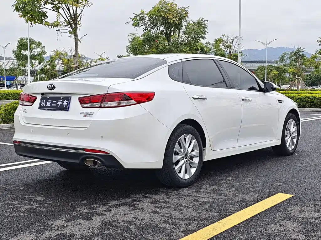 Kia K5 2016 2.0L AT GLS