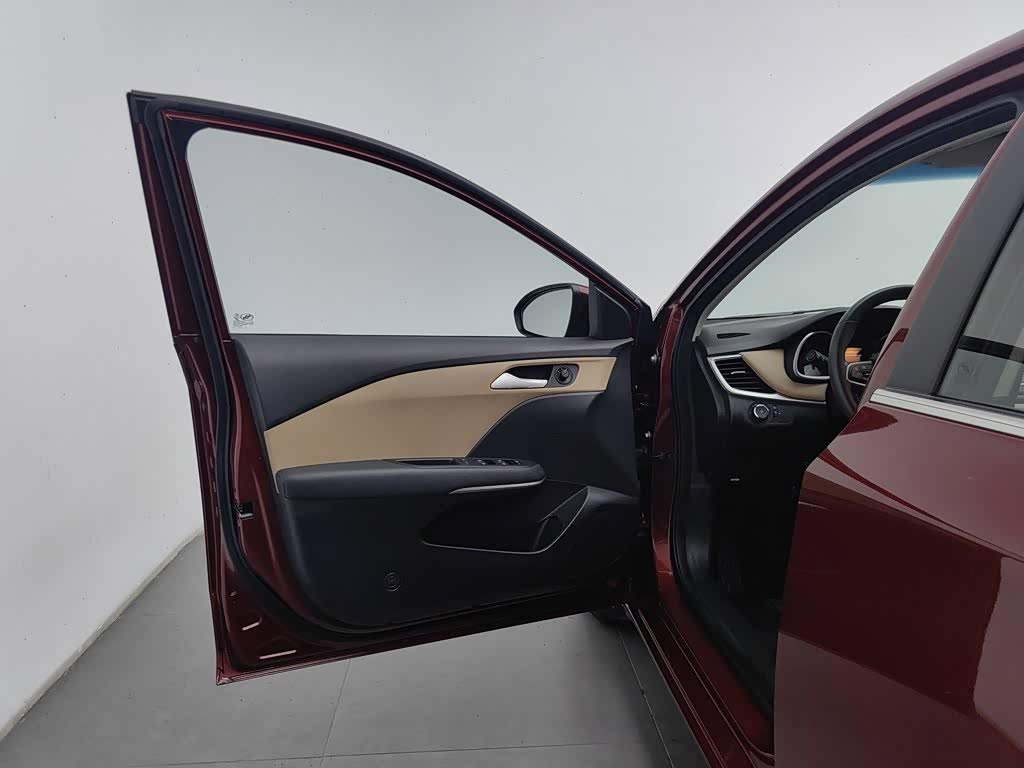 Chevrolet Monza 1.5 л 2022 г. красный/фиолетовый, пробег 19900 км