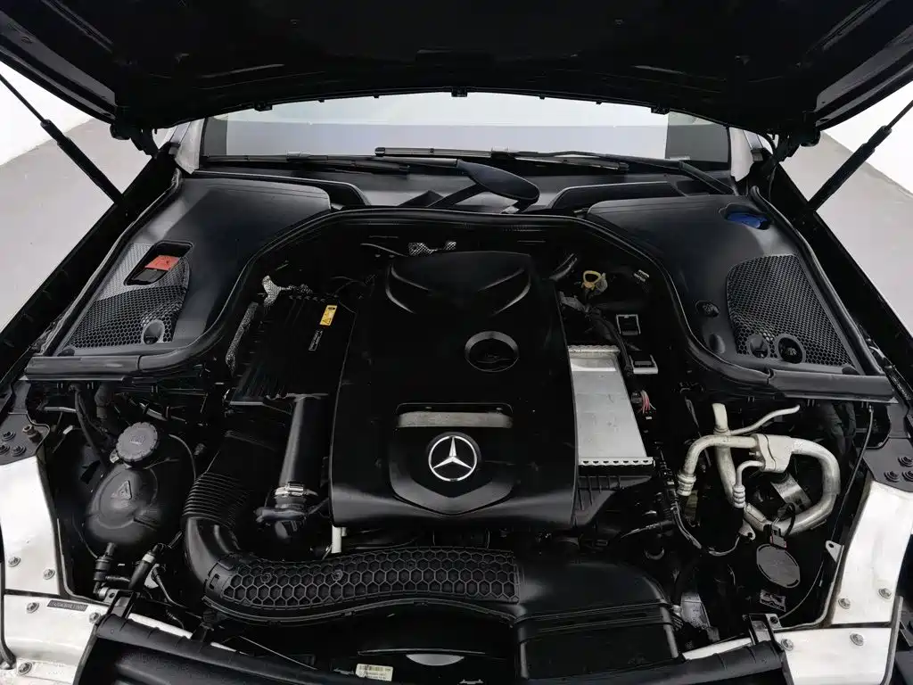 Mercedes-Benz E-Class — миниатюра 6