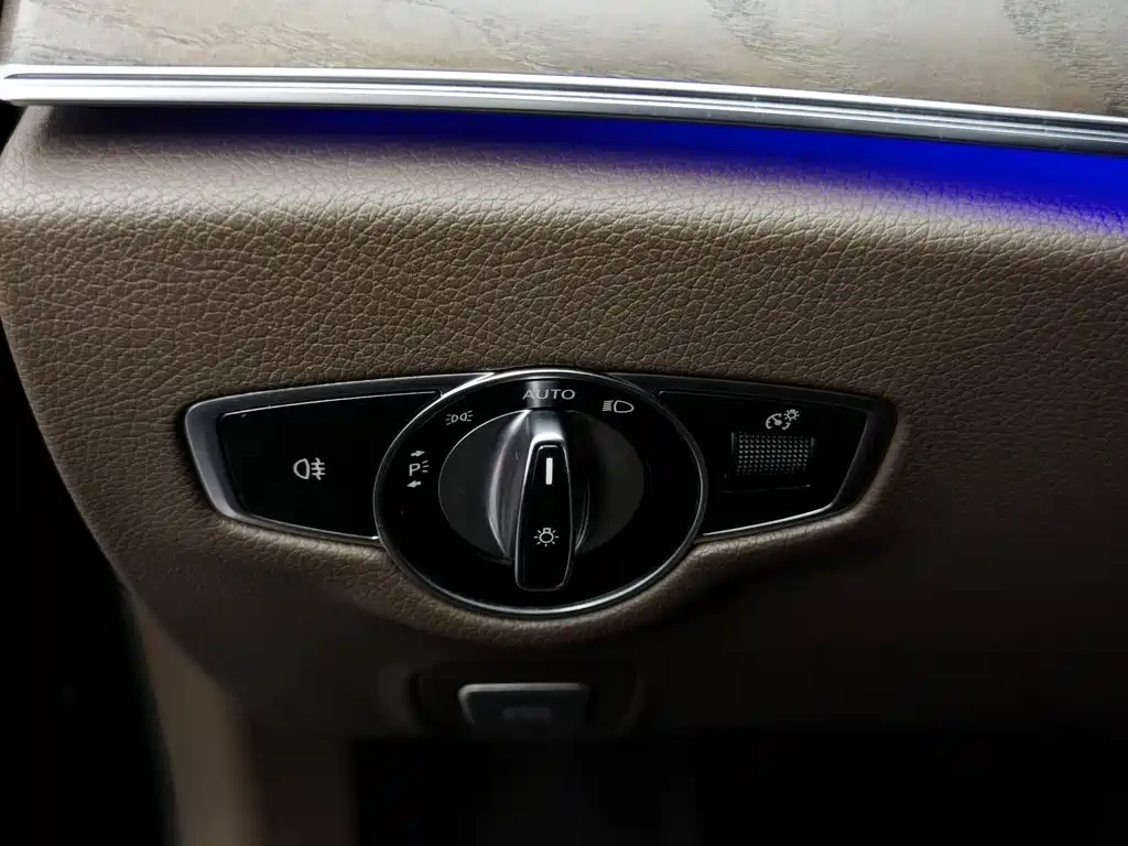 Mercedes-Benz E-Class — миниатюра 21