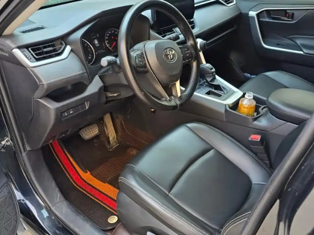 Toyota RAV4 — миниатюра 4