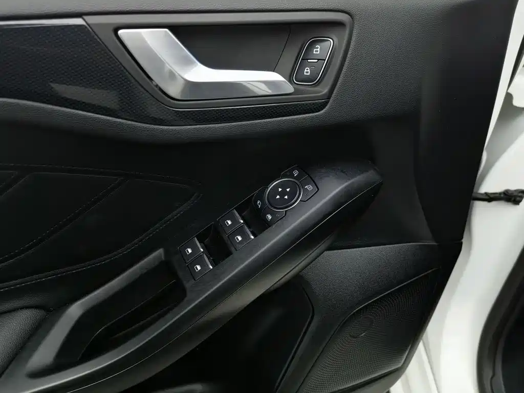 Ford Focus — миниатюра 9