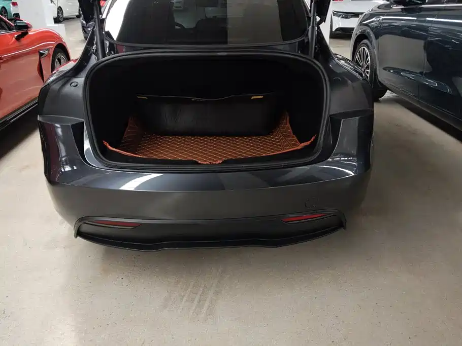 Tesla Model 3 — миниатюра 4