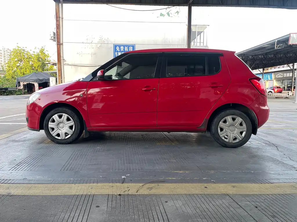 Skoda Fabia 2011 1.4L AT