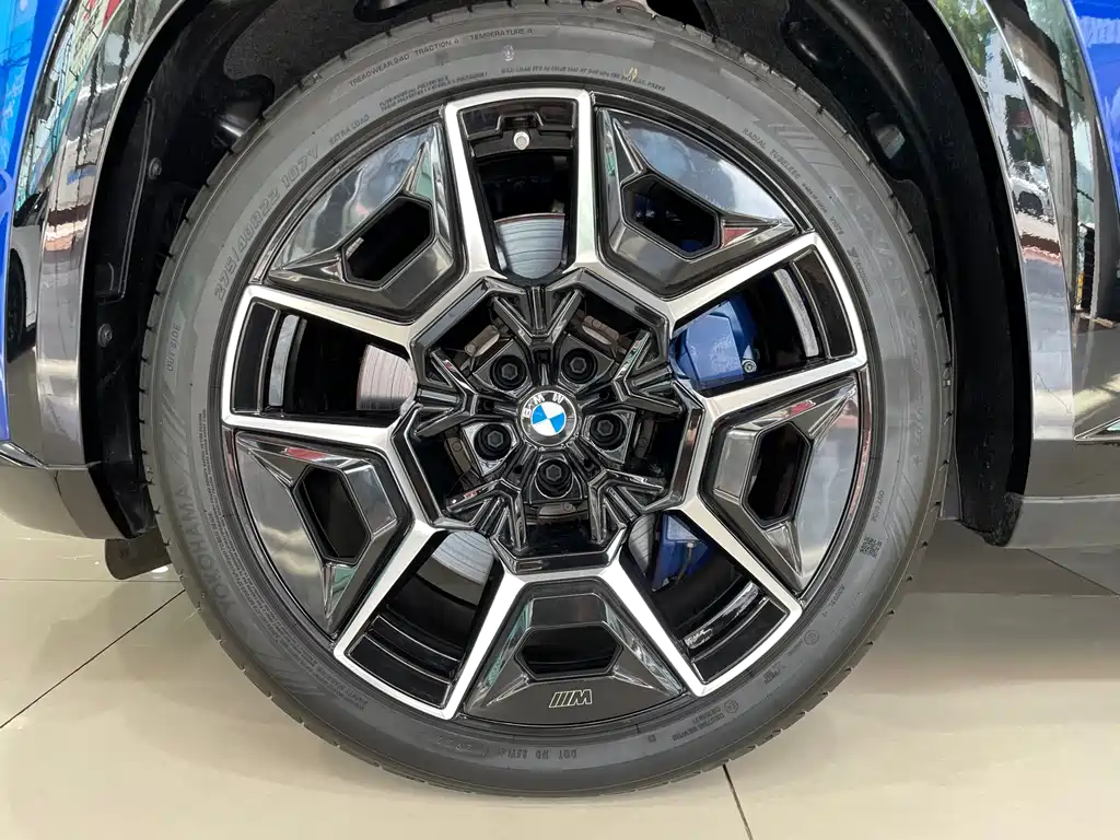 BMW  XM