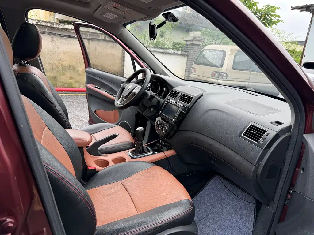 Dongfeng X5 2015 1.6L MT Luxury