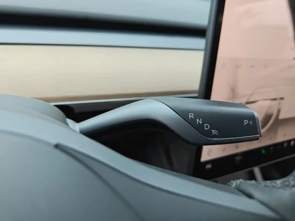 Tesla Model Y — миниатюра 14