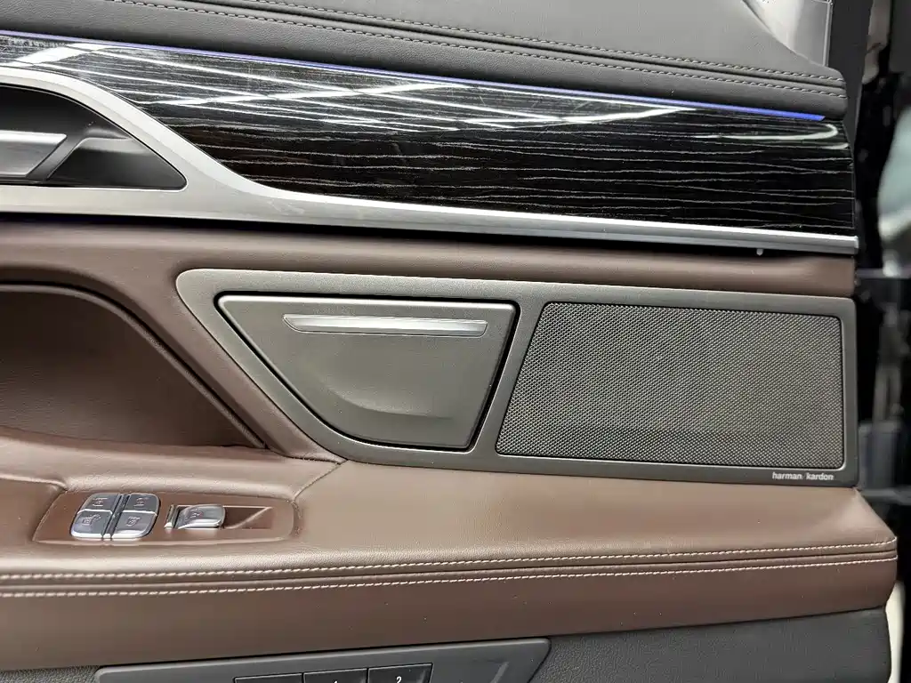 BMW 7 Series — миниатюра 15