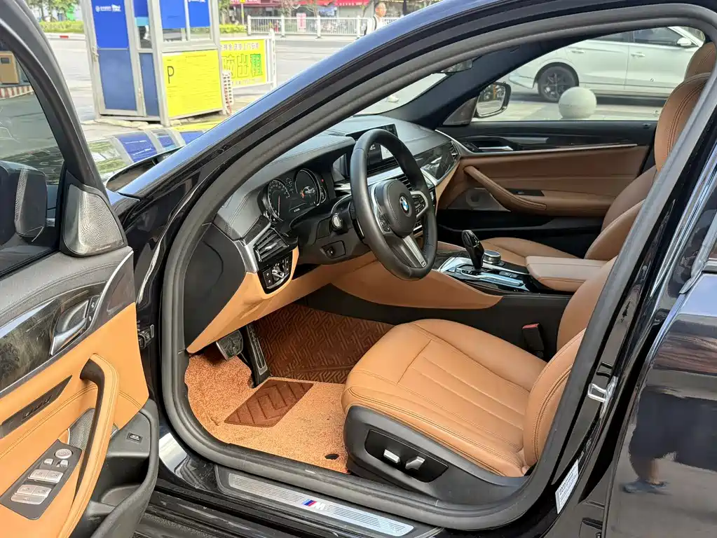 BMW 5 Series — миниатюра 6