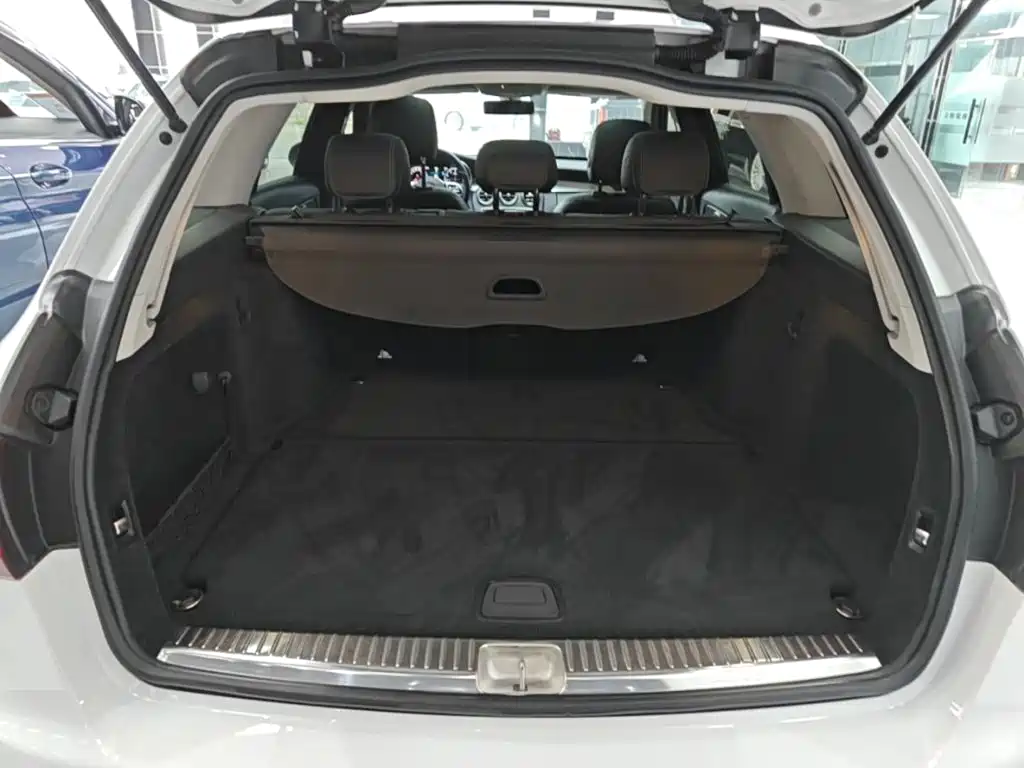 Mercedes-Benz C-Class (Import) — миниатюра 19