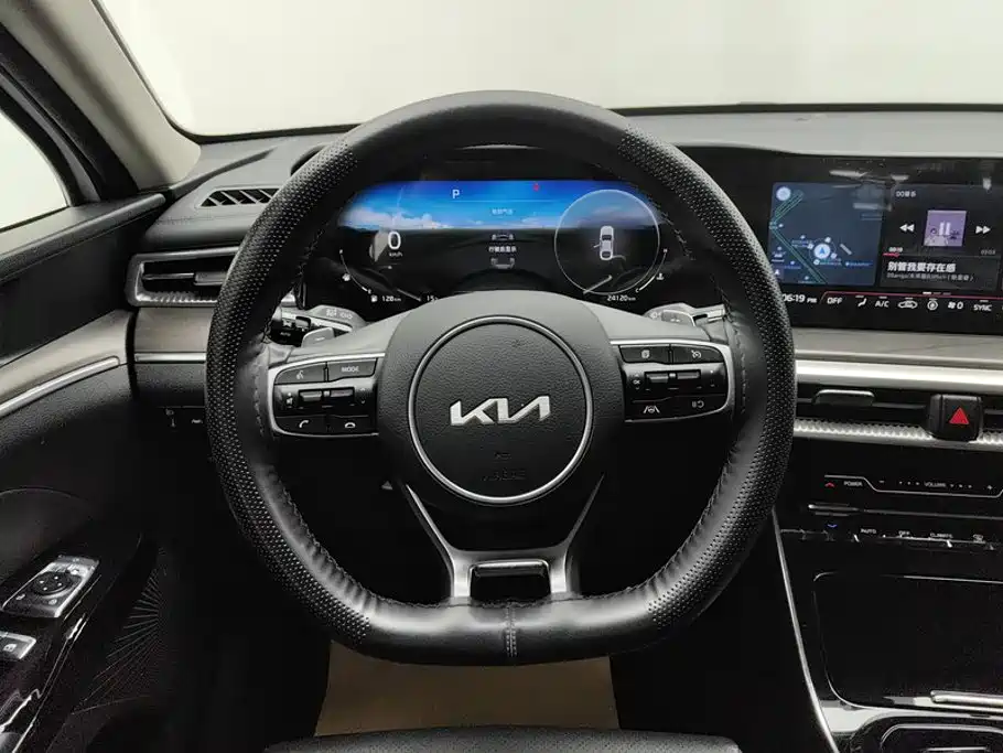 Kia K5 — миниатюра 15