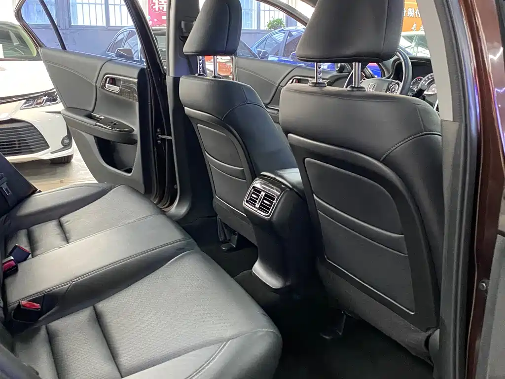 Honda Accord — миниатюра 12