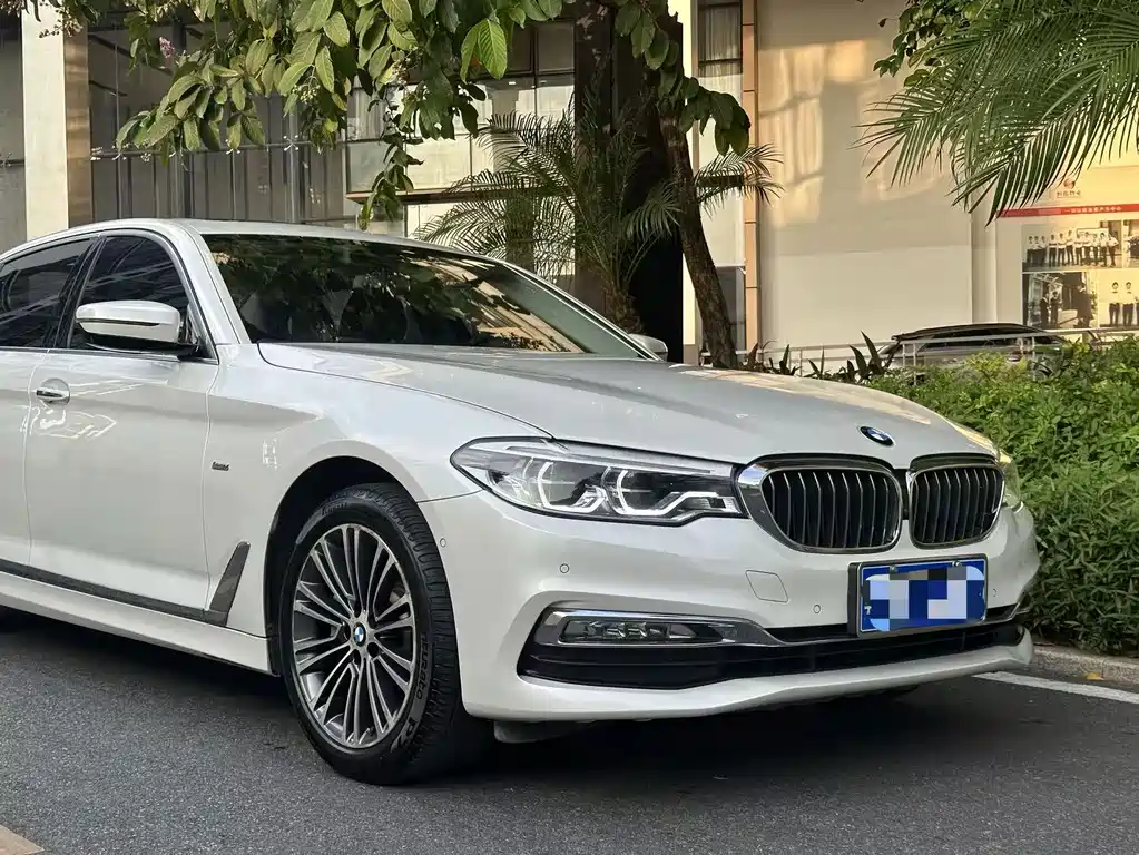 BMW 5 Series — миниатюра 18