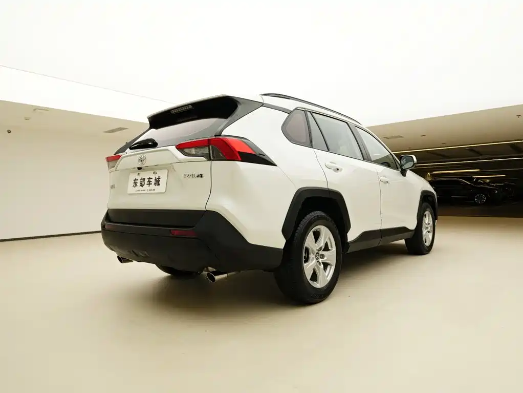 Toyota RAV4 — миниатюра 6