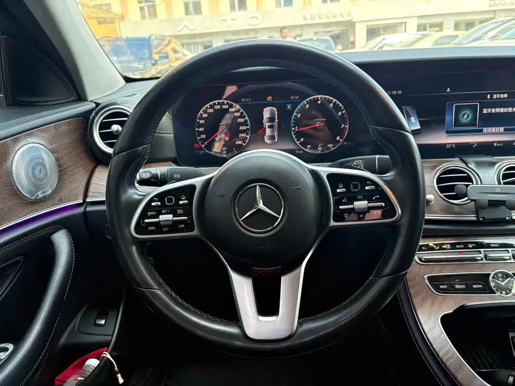 Mercedes-Benz E-Class — миниатюра 11