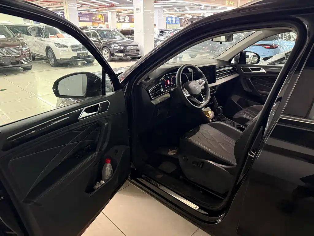 Volkswagen Tiguan L — миниатюра 4