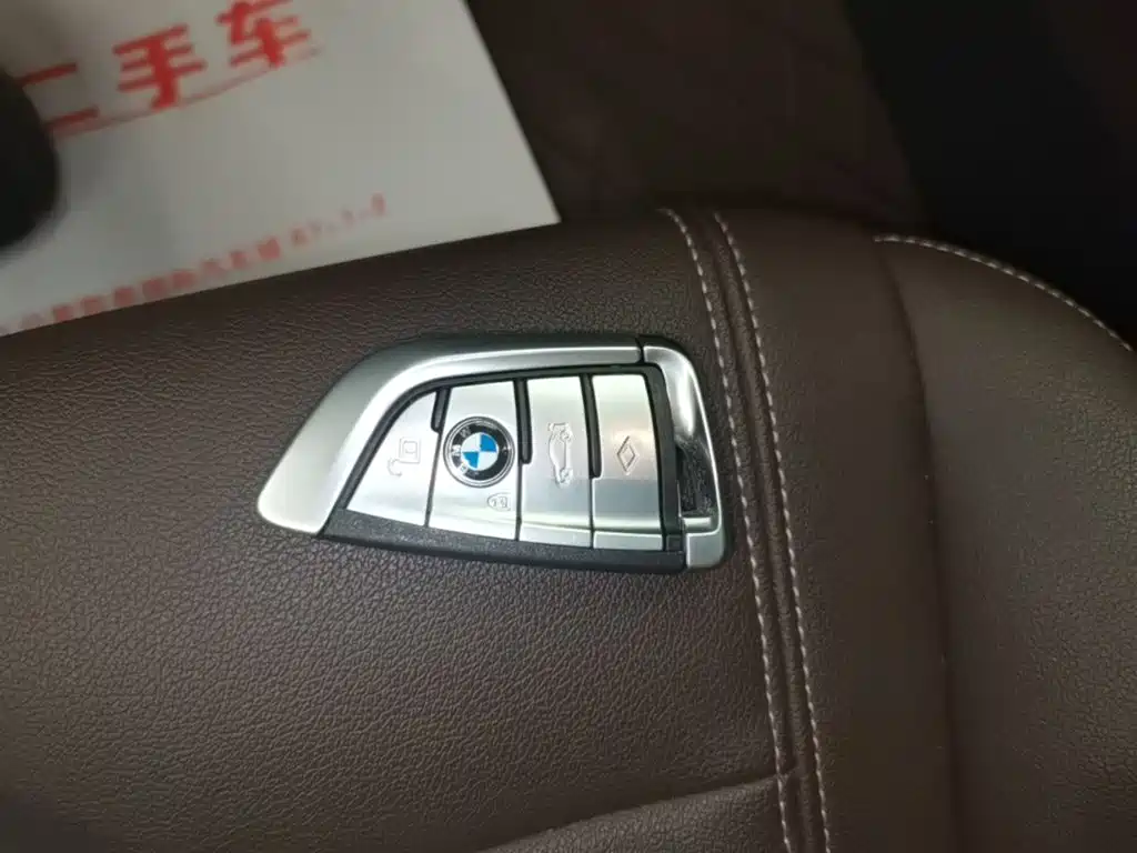 BMW 5 Series — миниатюра 9