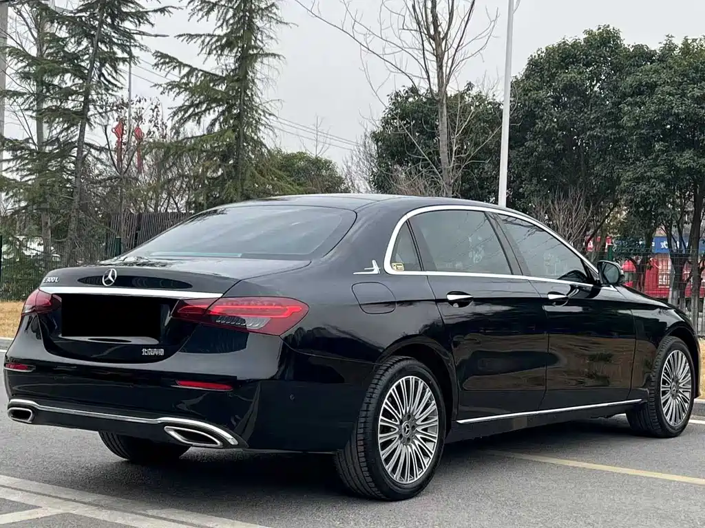 Mercedes-Benz E-Class — миниатюра 7