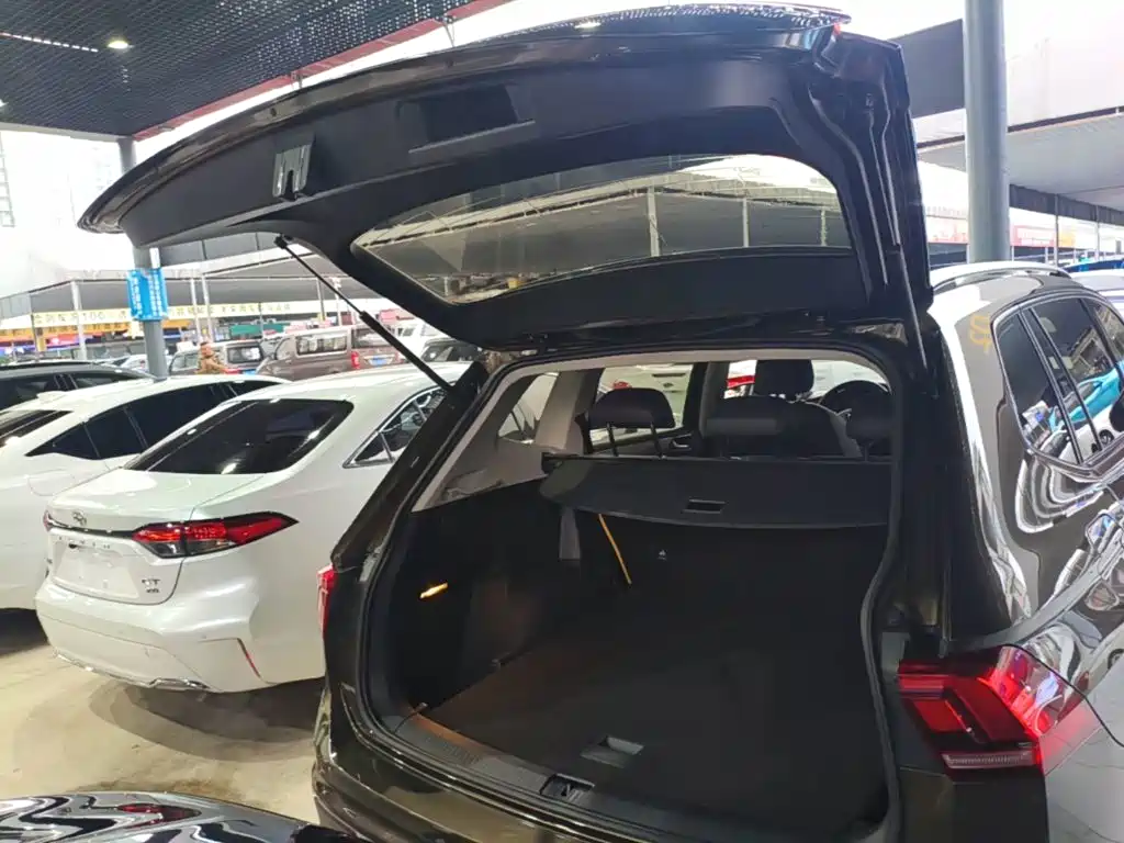Volkswagen Tiguan L — миниатюра 19
