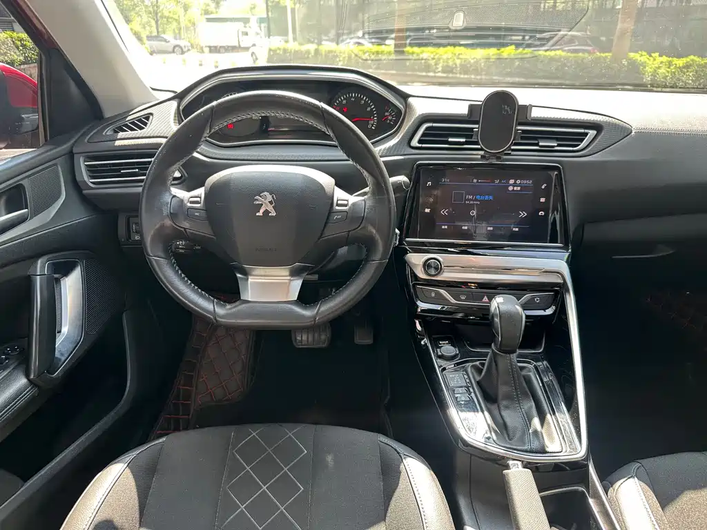 Peugeot 308 — миниатюра 12