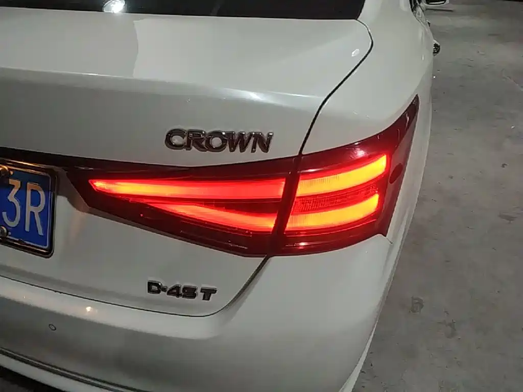 Toyota Crown — миниатюра 8