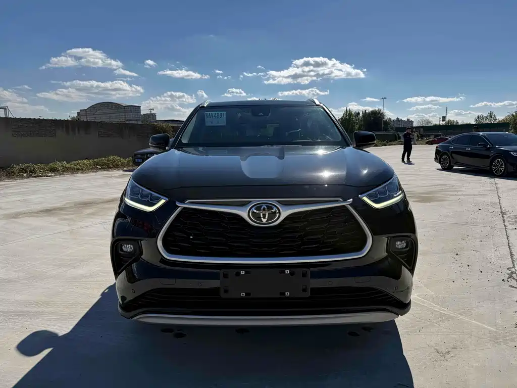 Toyota Highlander 2024 2.5L Luxury 7 мест