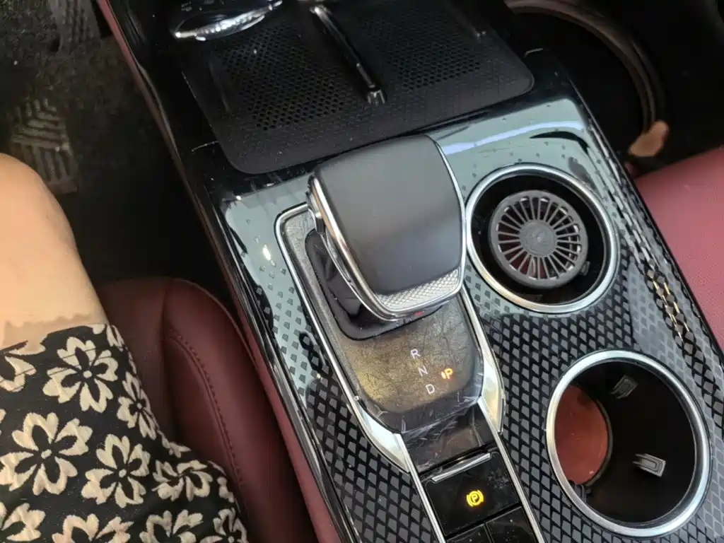 Hongqi Hongqi HS3 PHEV — миниатюра 7