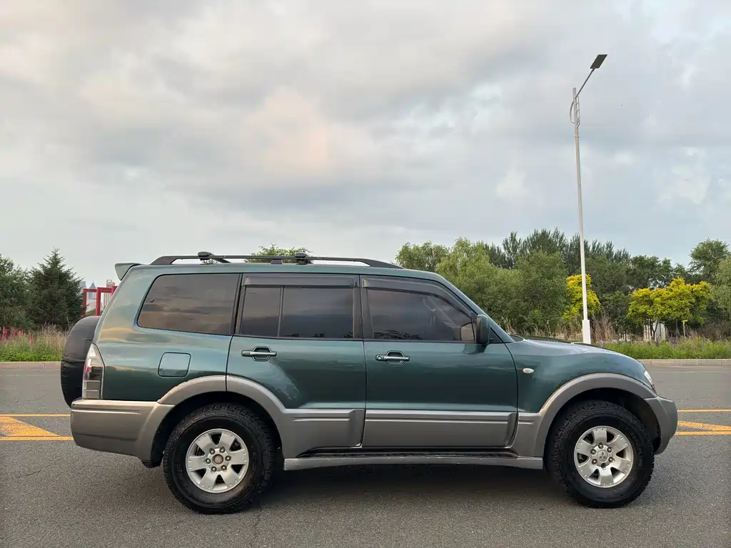 Mitsubishi Pajero — миниатюра 4