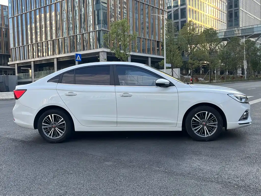 ROEWE I5