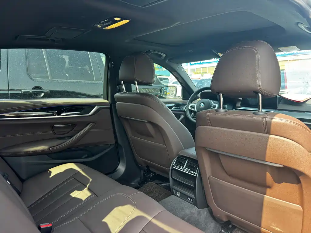BMW 5 Series — миниатюра 4