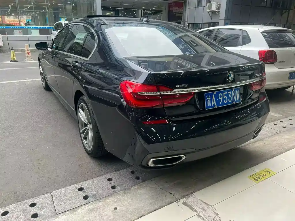 BMW 7 Series — миниатюра 15