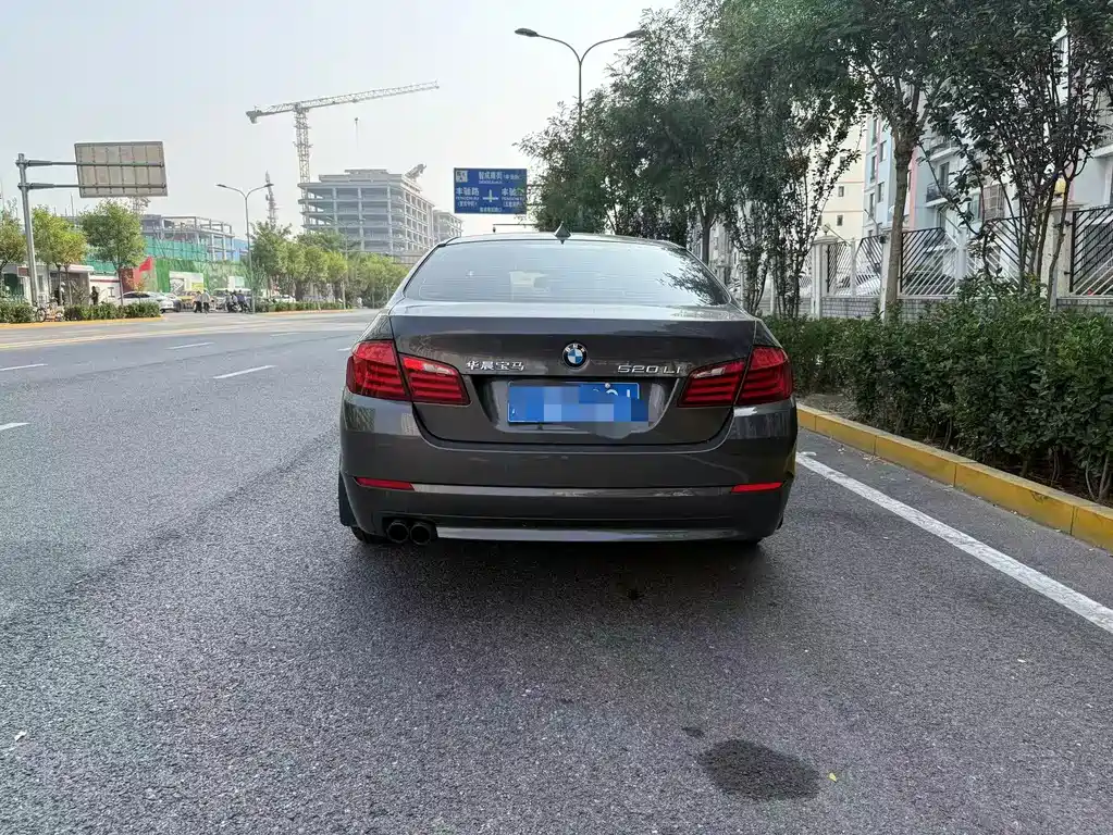 BMW 5 Series — миниатюра 12