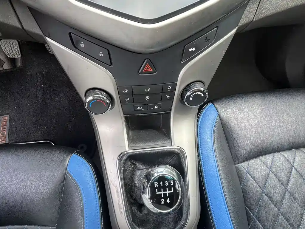 Chevrolet Cruze 1.5L Classic SL MT, фото 15