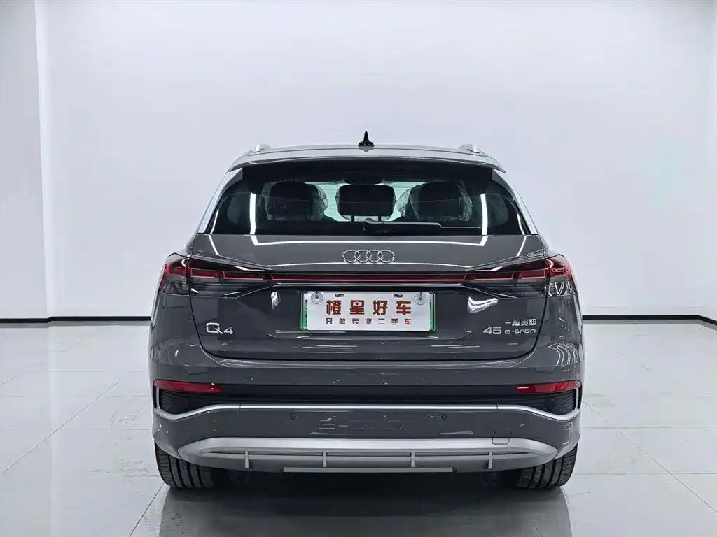 Audi Q4 e-tron — миниатюра 5
