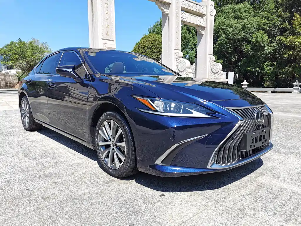 LEXUS  ES