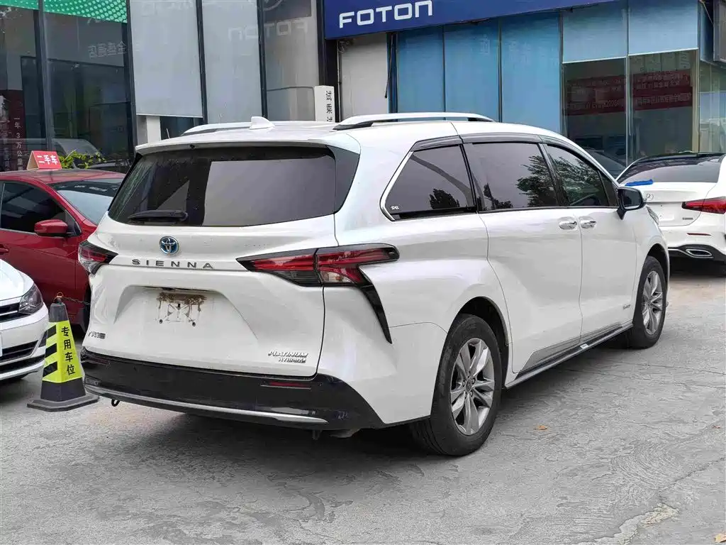Toyota Sienna — миниатюра 4